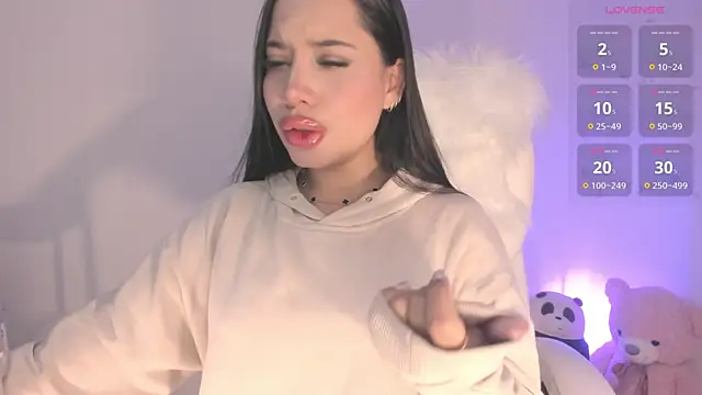 Snapshot of LauraSweett chatting on 11/06/25, 12:50 LauraSweett online show from 11/06/25, 12:50