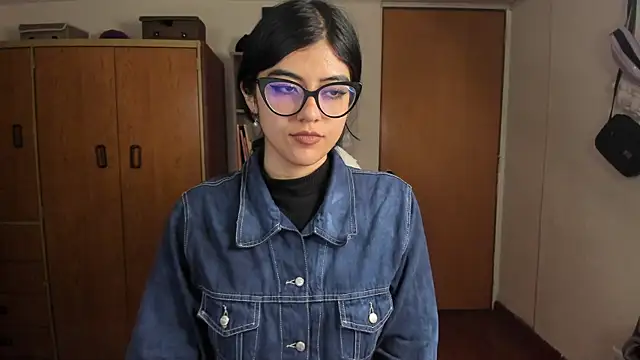 Snapshot of valerie__skyy chatting on 12/17/24, 02:44 valerie skyy online show from 12/17/24, 02:44