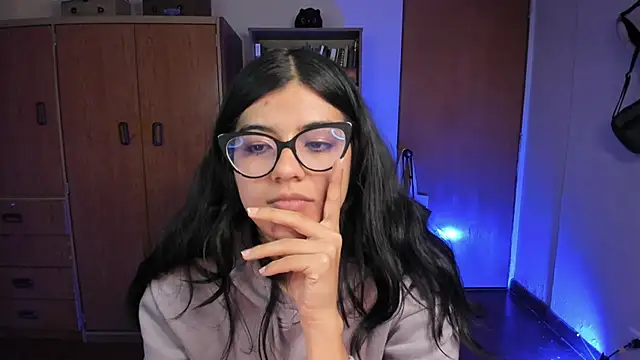 Snapshot of valerie__skyy chatting on 01/24/25, 04:48 valerie skyy online show from 01/24/25, 04:48