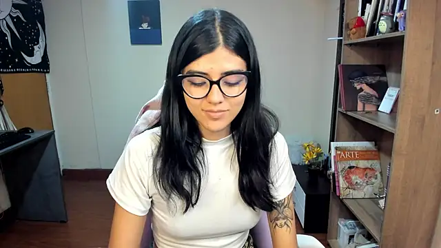 Snapshot of valerie__skyy chatting on 02/26/25, 02:48 valerie skyy online show from 02/26/25, 02:48