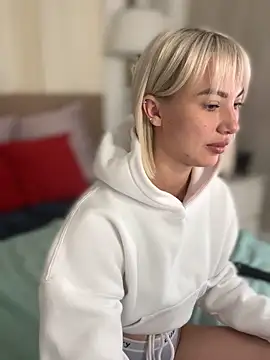 MiaMinx online show from 10/31/25, 11:39