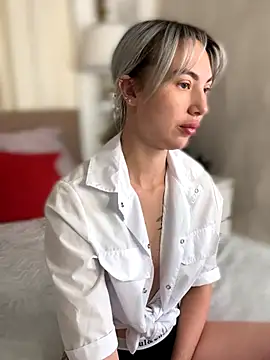 MiaMinx online show from 12/14/25, 11:42