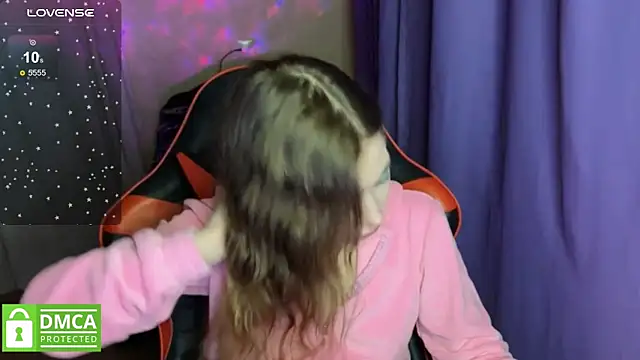 Snapshot of Natural_babe666 chatting on 09/21/25, 07:48 Natural babe666 online show from 09/21/25, 07:48