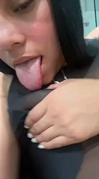 pamela anderson  online show from 12/13/24, 08:20