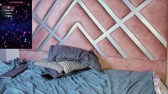 pamela anderson  online show from 12/28/24, 06:17