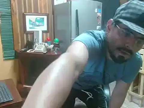 Snapshot of Dr_Pocholate84 chatting on 01/10/25, 01:21 Dr Pocholate84 online show from 01/10/25, 01:21