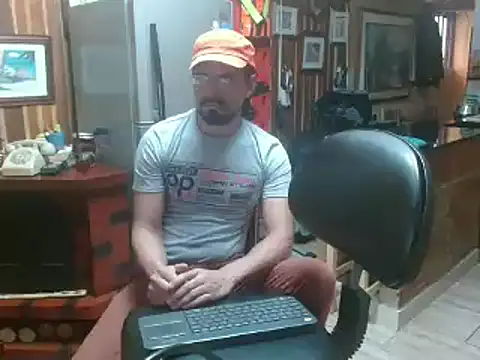 Snapshot of Dr_Pocholate84 chatting on 01/20/25, 04:55 Dr Pocholate84 online show from 01/20/25, 04:55