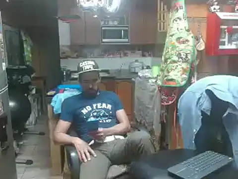 Snapshot of Dr_Pocholate84 chatting on 01/25/25, 02:58 Dr Pocholate84 online show from 01/25/25, 02:58