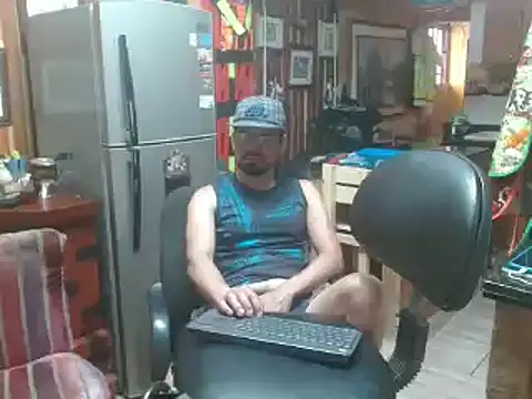 Snapshot of Dr_Pocholate84 chatting on 01/25/25, 06:24 Dr Pocholate84 online show from 01/25/25, 06:24