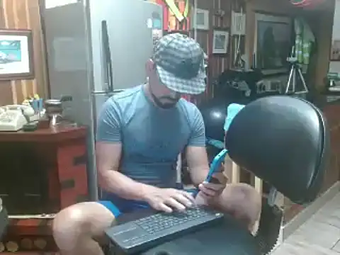 Snapshot of Dr_Pocholate84 chatting on 01/27/25, 12:01 Dr Pocholate84 online show from 01/27/25, 12:01