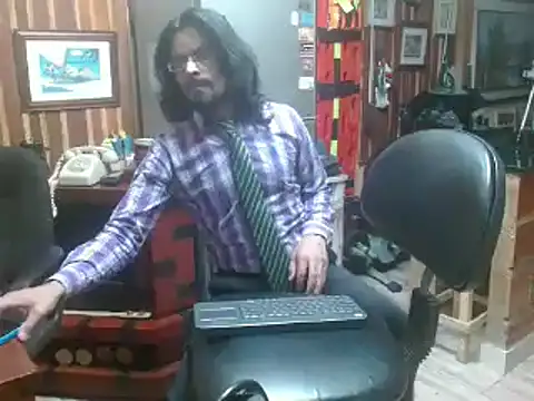 Snapshot of Dr_Pocholate84 chatting on 01/27/25, 03:04 Dr Pocholate84 online show from 01/27/25, 03:04