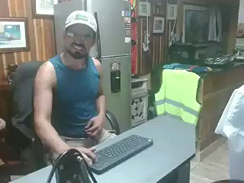 Snapshot of Dr_Pocholate84 chatting on 01/29/25, 02:09 Dr Pocholate84 online show from 01/29/25, 02:09