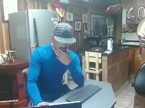 Snapshot of Dr_Pocholate84 chatting on 02/13/25, 12:46 Dr Pocholate84 online show from 02/13/25, 12:46