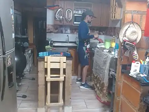 Snapshot of Dr_Pocholate84 chatting on 03/01/25, 01:32 Dr Pocholate84 online show from 03/01/25, 01:32