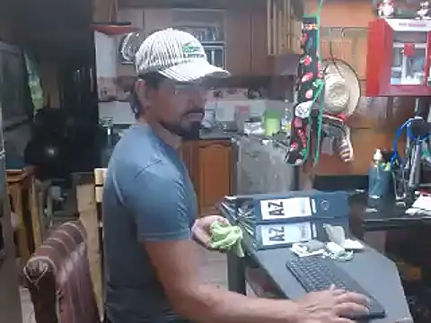 Snapshot of Dr_Pocholate84 chatting on 03/22/25, 02:48 Dr Pocholate84 online show from 03/22/25, 02:48