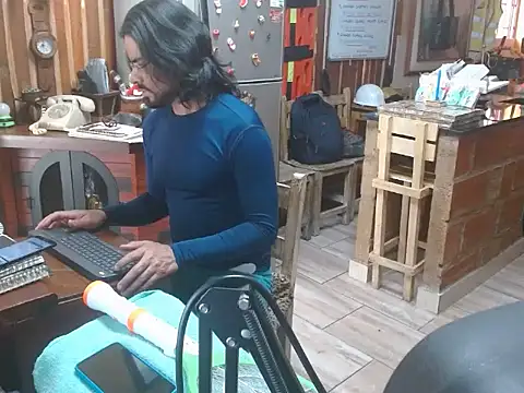 Snapshot of Dr_Pocholate84 chatting on 11/12/25, 05:35 Dr Pocholate84 online show from 11/12/25, 05:35