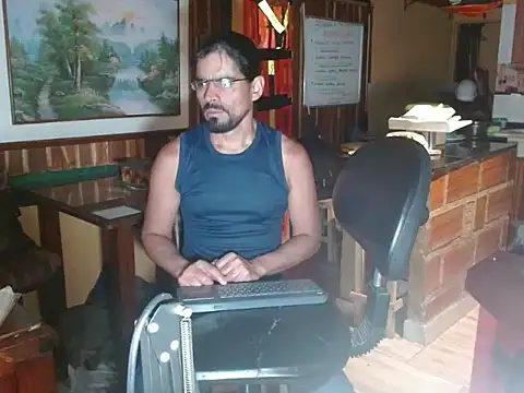 Snapshot of Dr_Pocholate84 chatting on 05/15/26, 10:50 Dr Pocholate84 online show from 05/15/26, 10:50