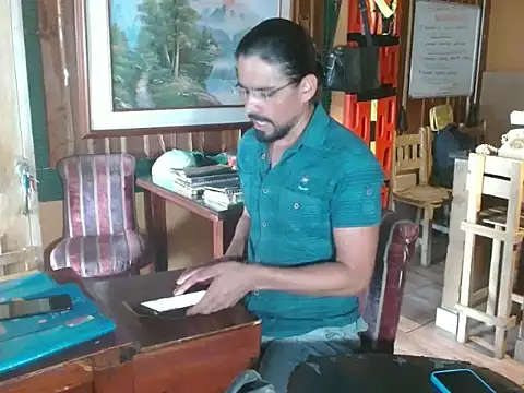 Snapshot of Dr_Pocholate84 chatting on 05/19/26, 08:04 Dr Pocholate84 online show from 05/19/26, 08:04