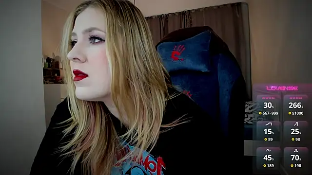 Olivia Munk online show from 10/05/25, 04:44