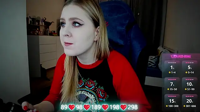 Olivia Munk online show from 10/29/25, 04:26