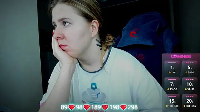 Olivia Munk online show from 11/04/25, 03:38