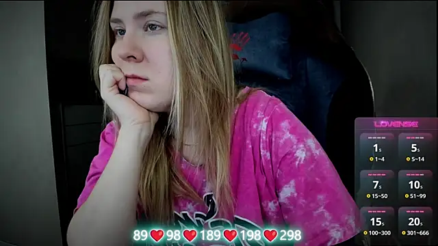 Olivia Munk online show from 12/14/25, 03:45