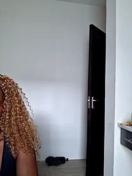 Kamdollie online show from 10/28/25, 08:18