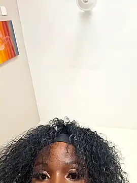 Kamdollie online show from 12/04/25, 07:17