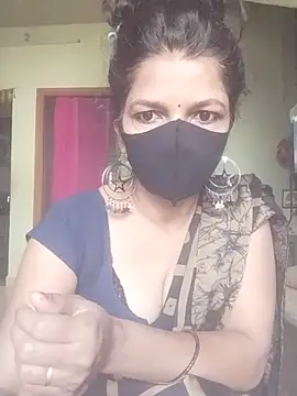 Snapshot of Shuttii_25 chatting on 03/07/26, 03:47 Shuttii 25 online show from 03/07/26, 03:47