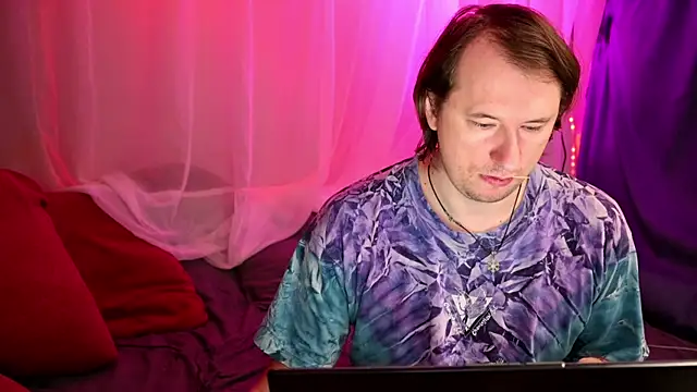 Claudia and elon  online show from 10/04/25, 02:20