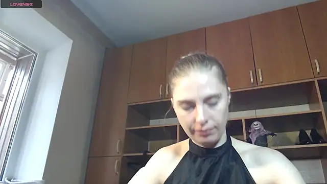 Snapshot of Aqualen chatting on 10/10/25, 10:14 Aqualen online show from 10/10/25, 10:14