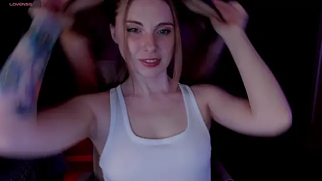 Snapshot of Aqualen chatting on 11/23/25, 02:50 Aqualen online show from 11/23/25, 02:50