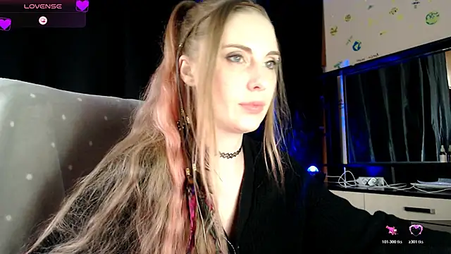 Snapshot of Aqualen chatting on 03/26/26, 12:55 Aqualen online show from 03/26/26, 12:55