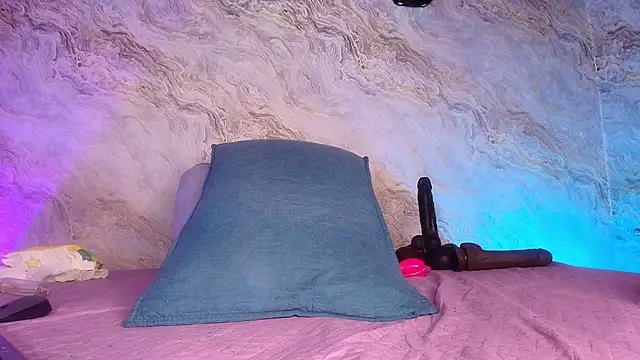 jones maddy  online show from 11/15/25, 12:02