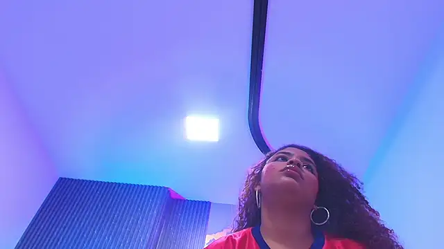 jones maddy  online show from 12/04/25, 11:52