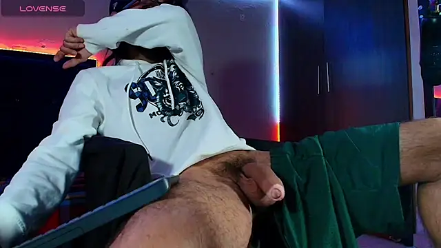 Snapshot of kuzzcoo chatting on 02/17/26, 12:12 kuzzcoo online show from 02/17/26, 12:12