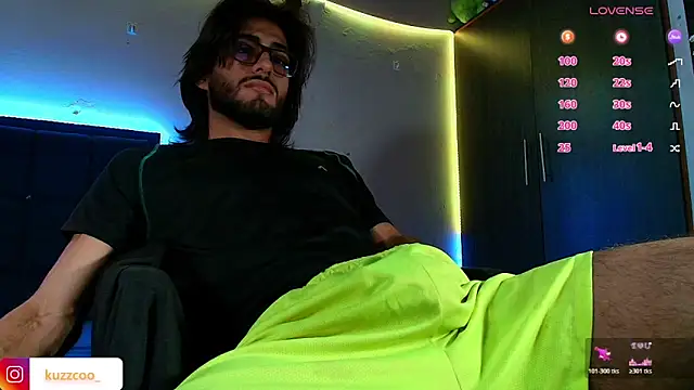 Snapshot of kuzzcoo chatting on 02/26/26, 12:04 kuzzcoo online show from 02/26/26, 12:04