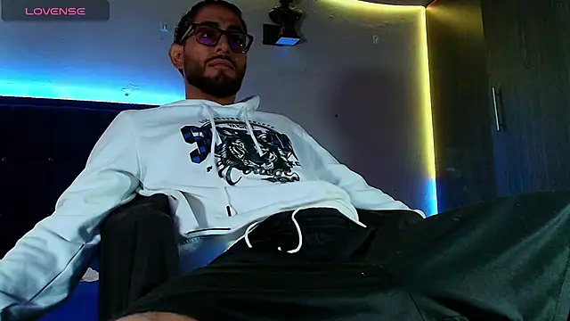 Snapshot of kuzzcoo chatting on 03/06/26, 12:12 kuzzcoo online show from 03/06/26, 12:12