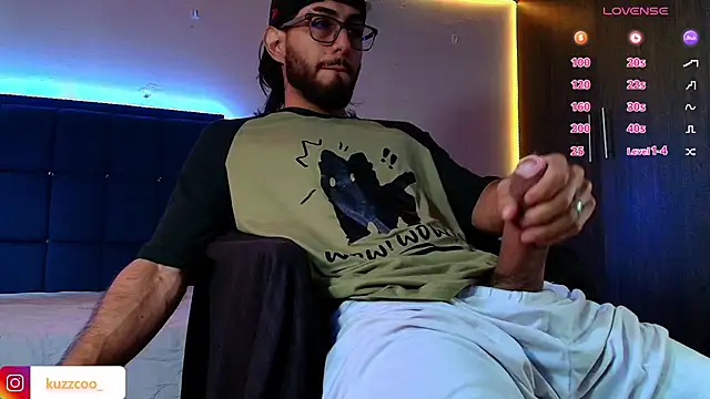 Snapshot of kuzzcoo chatting on 03/22/26, 01:03 kuzzcoo online show from 03/22/26, 01:03