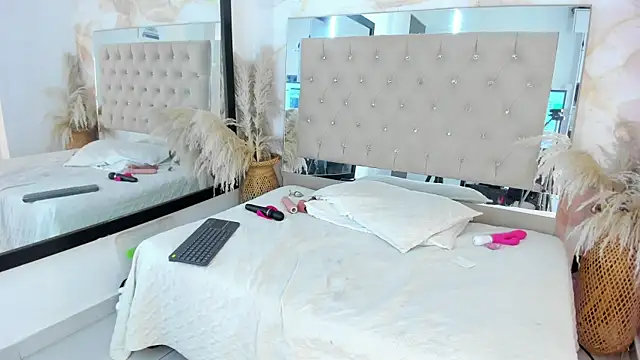 ainaah  online show from 02/27/25, 02:32