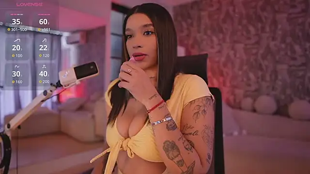 Snapshot of HannahW_ chatting on 09/10/25, 06:52 HannahW online show from 09/10/25, 06:52