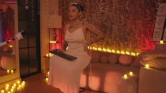 Snapshot of HannahW_ chatting on 10/04/25, 10:08 HannahW online show from 10/04/25, 10:08