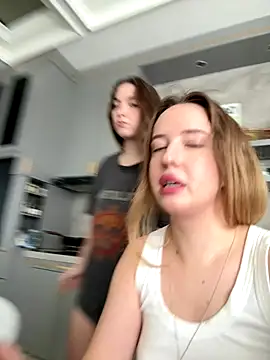 Nura n Sarah online show from 09/26/25, 03:10