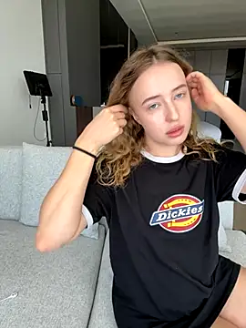 Nura n Sarah online show from 10/12/25, 04:00