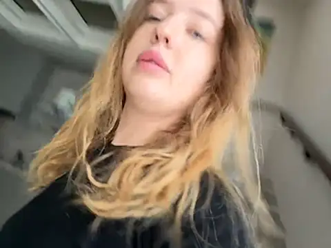 Nura n Sarah online show from 12/18/25, 05:46