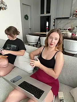 Snapshot of Nura_n_Sarah chatting on 01/18/26, 05:00 Nura n Sarah online show from 01/18/26, 05:00