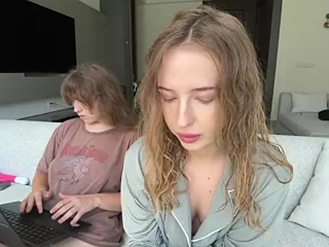 Snapshot of Nura_n_Sarah chatting on 03/13/26, 05:03 Nura n Sarah online show from 03/13/26, 05:03