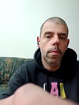 Snapshot of Gui420bh chatting on 12/17/25, 12:05 Gui420bh online show from 12/17/25, 12:05