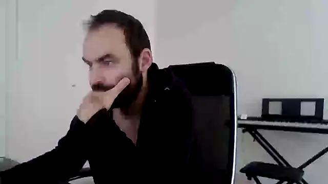 Snapshot of joaodias_97 chatting on 02/05/26, 12:32 joaodias 97 online show from 02/05/26, 12:32