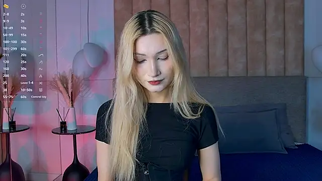 CarolReeves online show from 11/18/25, 06:18